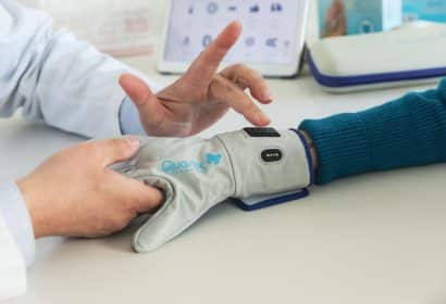 Demac revoluciona el alivio del dolor articular con sus guantes electrónicos Quantic Nanotech