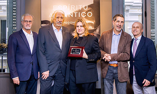 Adolfo Dominguez recibe el premio Miguel Angel Furones de Presidentex