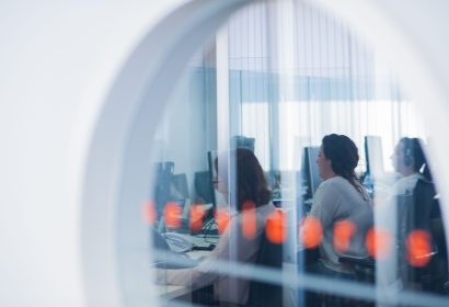 El servicio de teleasistencia, crucial en la DANA: 372.000 comunicaciones para ayudar a los más vulnerables