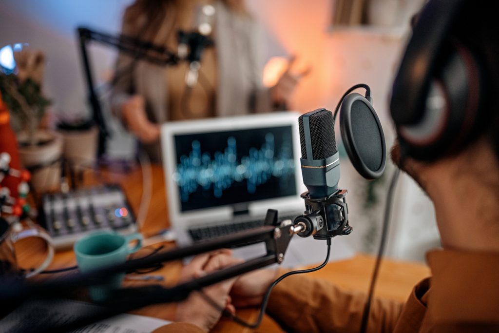 MONETIZAR UN PODCAST