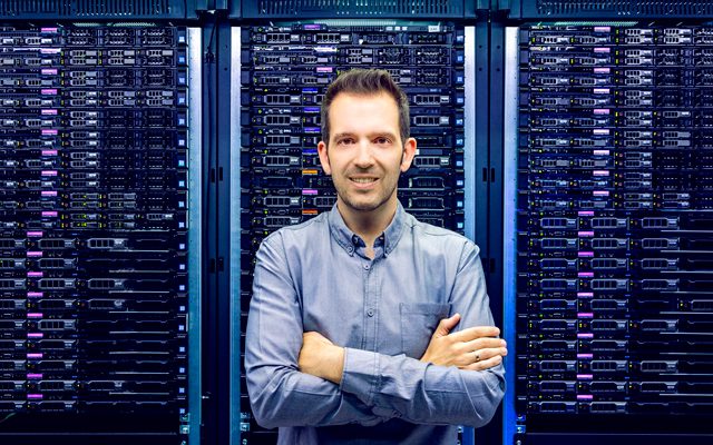 Miguel Alayón, responsable de la gestión de los Centros de Datos de dinahosting.