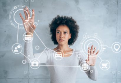 Mujer big data istock