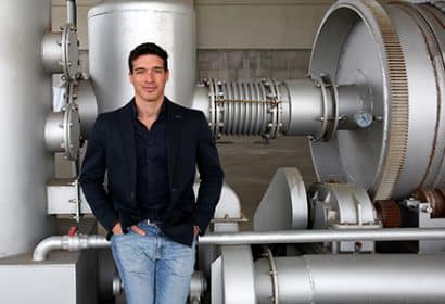 Nantek, la empresa de Carlos Uraga, en la planta de producción