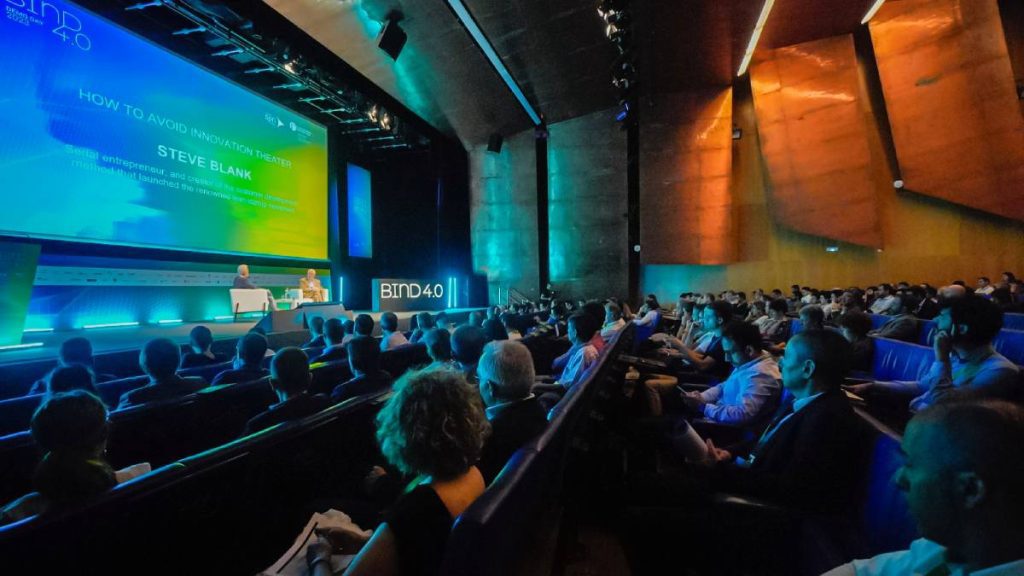 SalaConferencias DemoDay BIND4.0