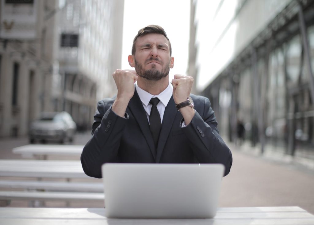 Tipos de motivación laboral ¿Cómo aumentarla para mejorar el ambiente laboral?