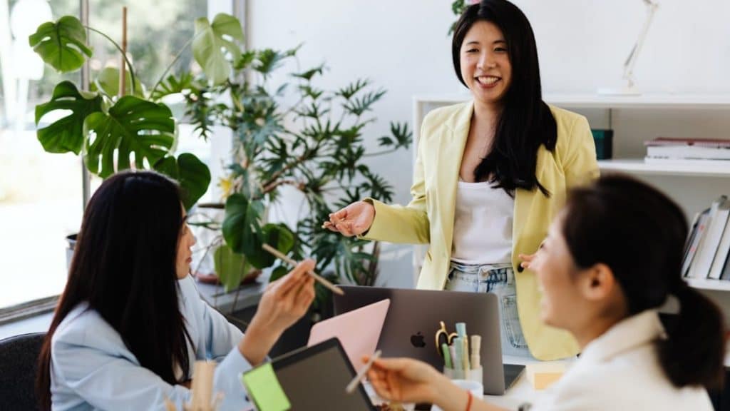 Tipos de reunión de trabajo que pueden aplicar las empresas