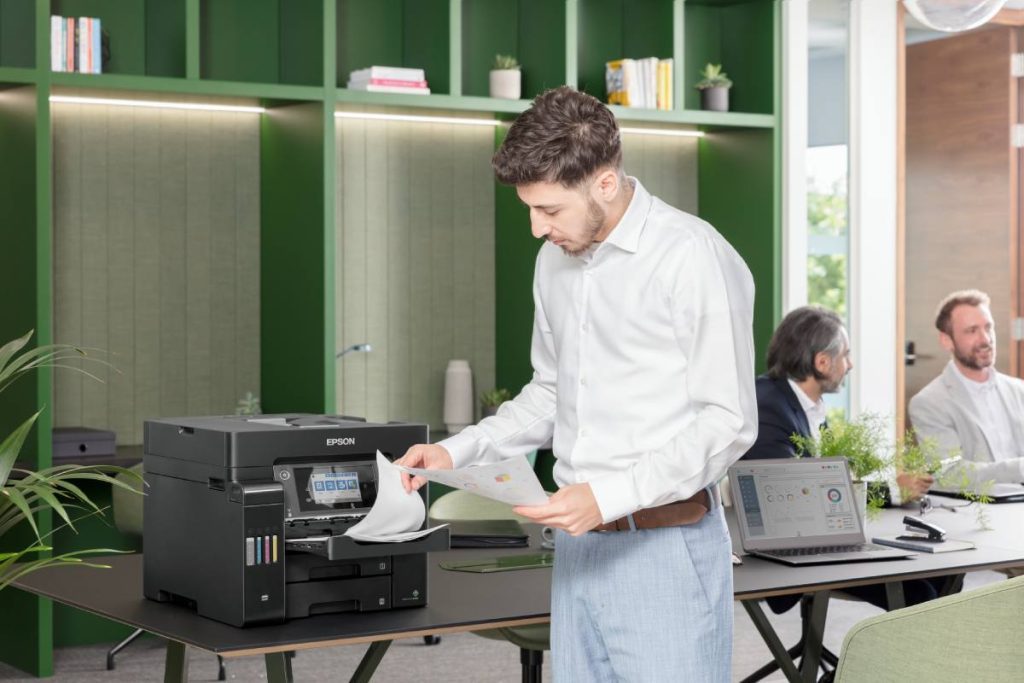 EPSON a10399_lifestyle_hires_ix-en_et-5850_06