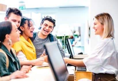 Cómo mejorar la experiencia en la atención al cliente y aumentar la fidelización de marca