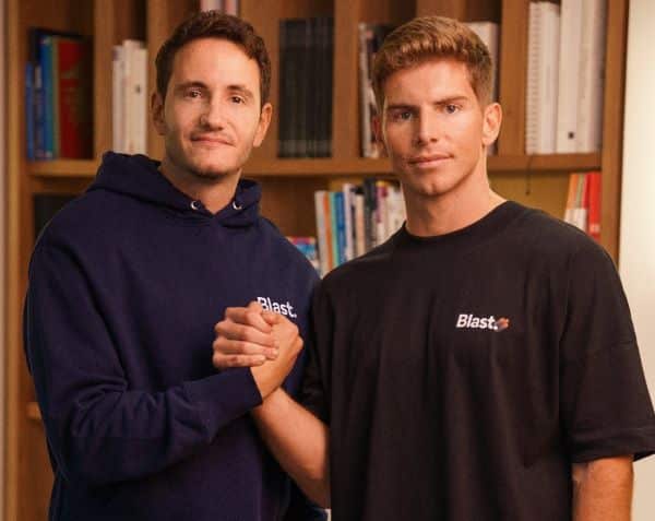 Thomas Rebaud (izquierda) y Pedro Buerbaum, fundadores de Akka, denominada anteriormente Blast