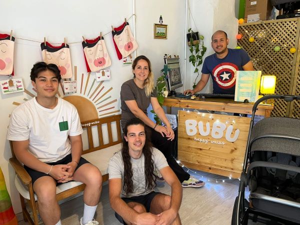 Luciana Salvador, CEO de Bubu, junto a su equipo