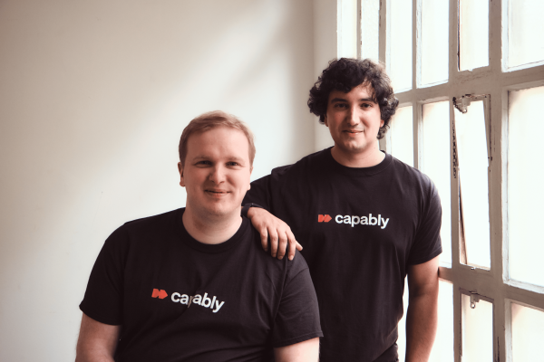 Rafa Pulido (derecha) y Nicolas Trésegnie, fundadores de Capably, que acaba de cerrar una ronda de inversión