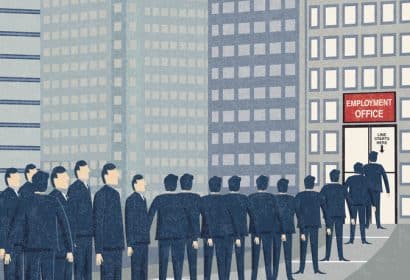 Cola de parados ante la oficina de empleo
