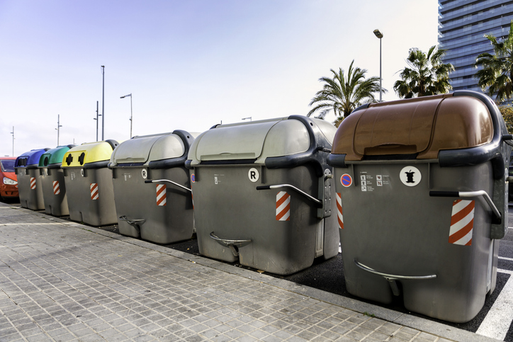 Contenedores para el tratamiento de residuos y el reciclaje de envases