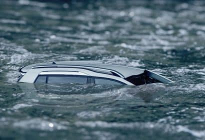 Coche en inundación de la DANA