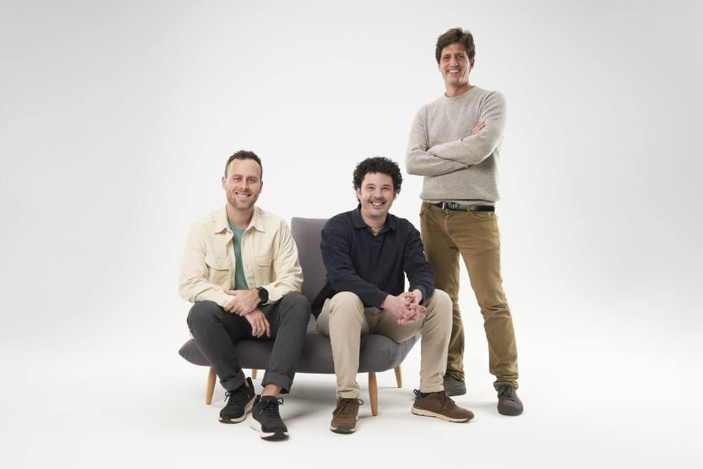 Álex Corbacho (izquierda), Jauem Benet y Pol Karaso, fundadores de Ealyx, que acaba de cerrar una ronda de financiación