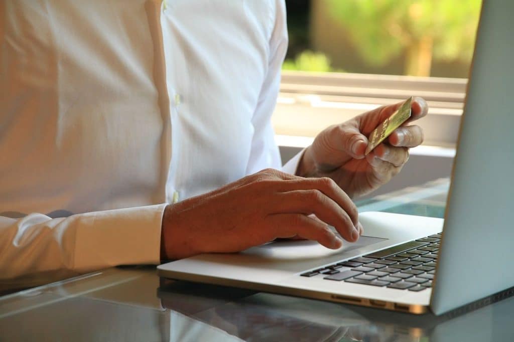 Tokio School alerta sobre el aumento de estafas online en las compras del Black Friday