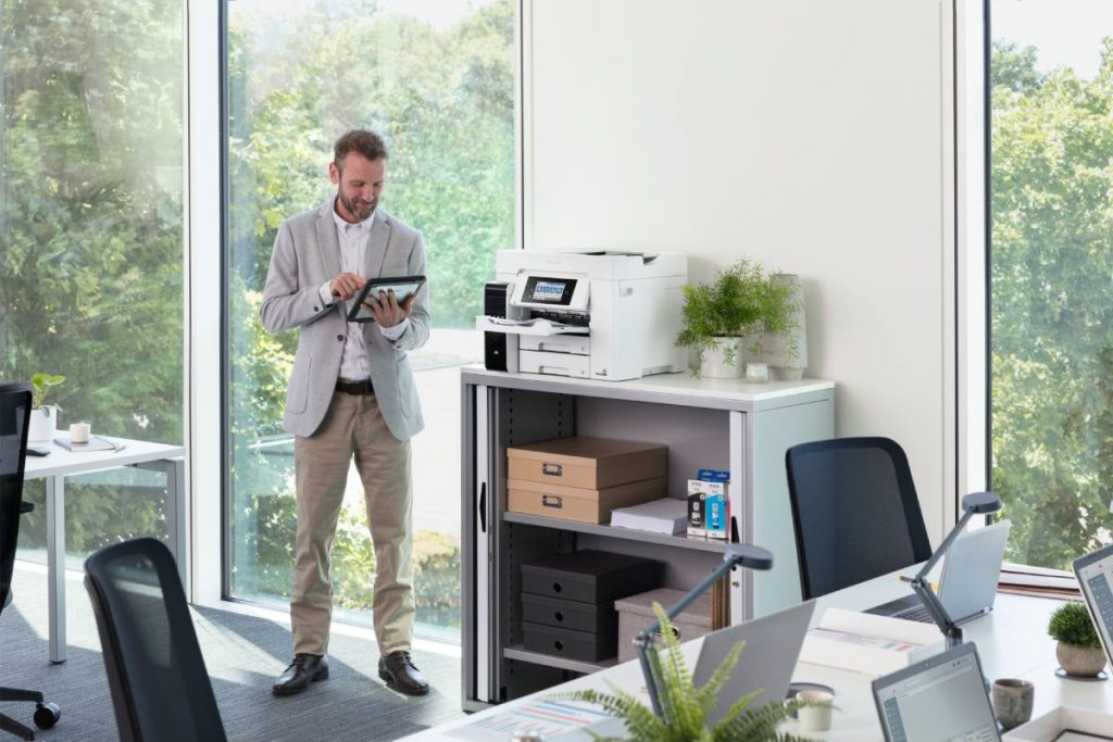 EPSON ecotank-et-5880_l6580-lifestyle-image-3-_rnl