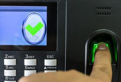 Multa de la AEPD por sistemas de control de acceso y de horario mediante huella dactilar