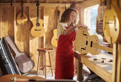 Luthier