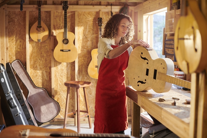 Luthier