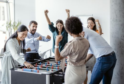 ¿Compañeros o amigos? 5 ventajas de cultivar la amistad en el trabajo