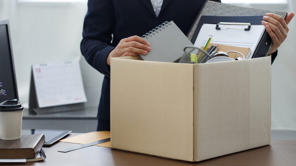¿Cómo dejar el trabajo de forma voluntaria y cobrar paro e indemnización?