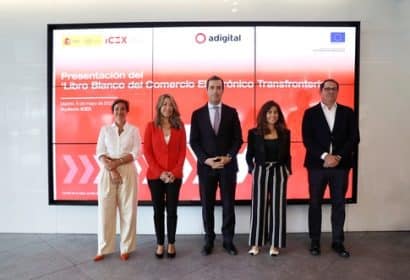 La consejera delegada de ICEX, Elisa Carbonell; la secretaria de Estado de Comercio, Xiana Méndez; el ministro de Economía, Comercio y Empresa, Carlos Cuerpo, y la presidenta de Adigital, Susana Voces.