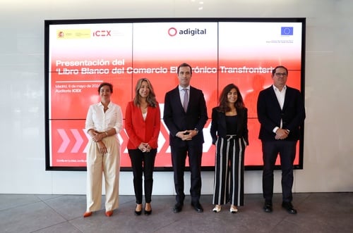 La consejera delegada de ICEX, Elisa Carbonell; la secretaria de Estado de Comercio, Xiana Méndez; el ministro de Economía, Comercio y Empresa, Carlos Cuerpo, y la presidenta de Adigital, Susana Voces.