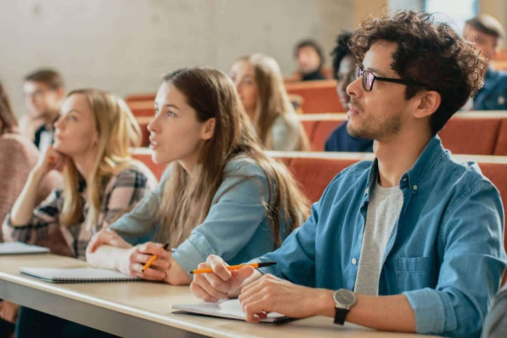 ¿Cuáles son las carreras universitarias que ‘fabrican’ más parados?
