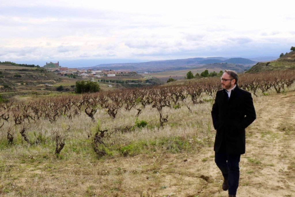 El reconocido sumiller Agustín Trapero recorrió Rioja Alta con Cornelio Dinastía