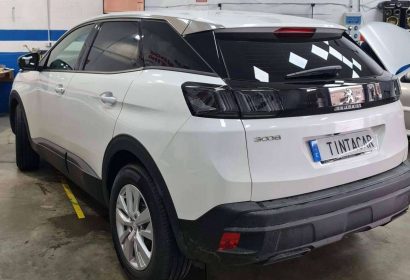 El tintado de lunas reduce la temperatura en el coche y mejora la protección de los niños frente al sol