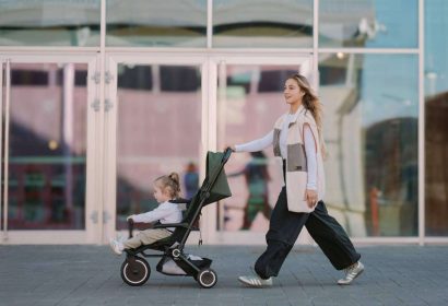 La edad ideal para que el bebé comience a usar un triciclo