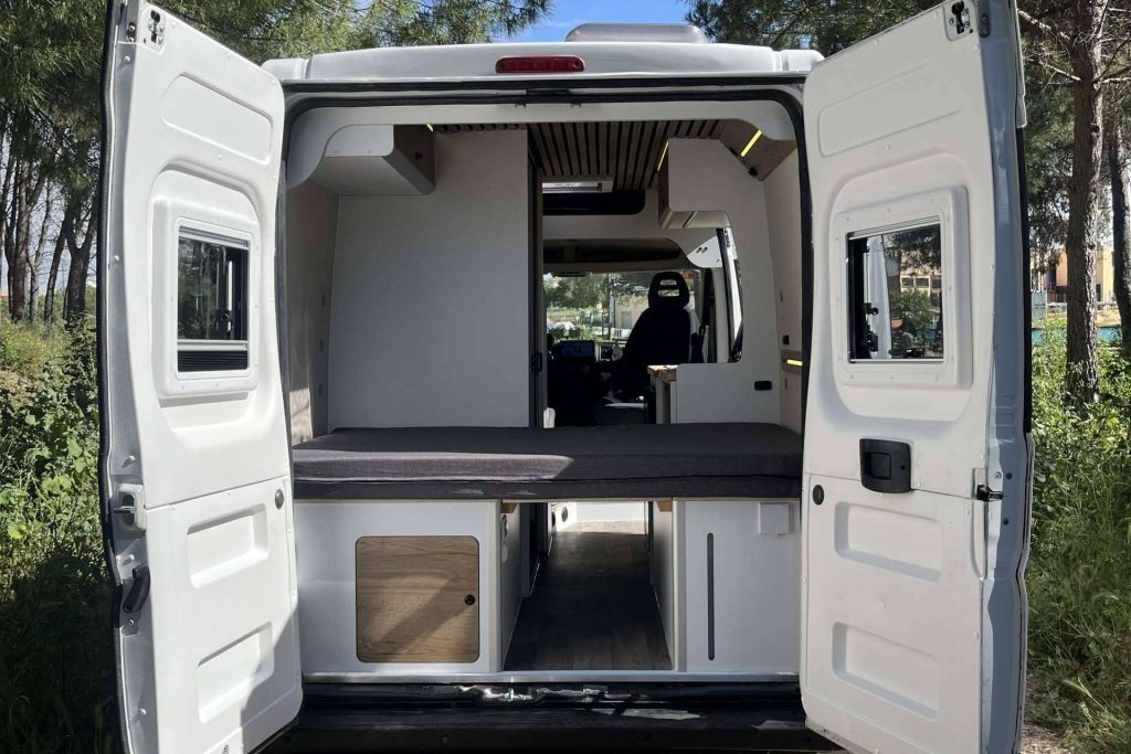 Fabricamper, especialistas en la camperización de furgonetas en Madrid con un servicio personalizado y profesional
