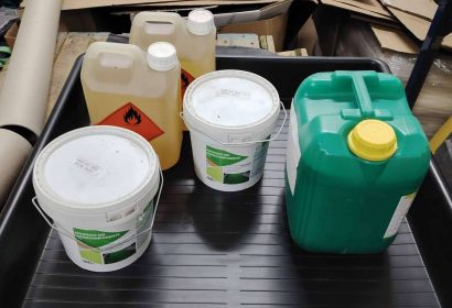 Cómo optimizar el almacenamiento de productos químicos en fábricas de calzado y marroquinería
