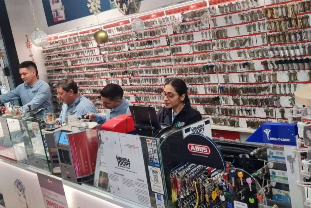 Tecnología y precisión en el duplicado de llaves y mandos en Barcelona, la propuesta de Barnacopy