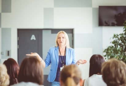 El mito de la mujer que lo logra todo: liderazgo, éxito y el precio invisible que pagamos