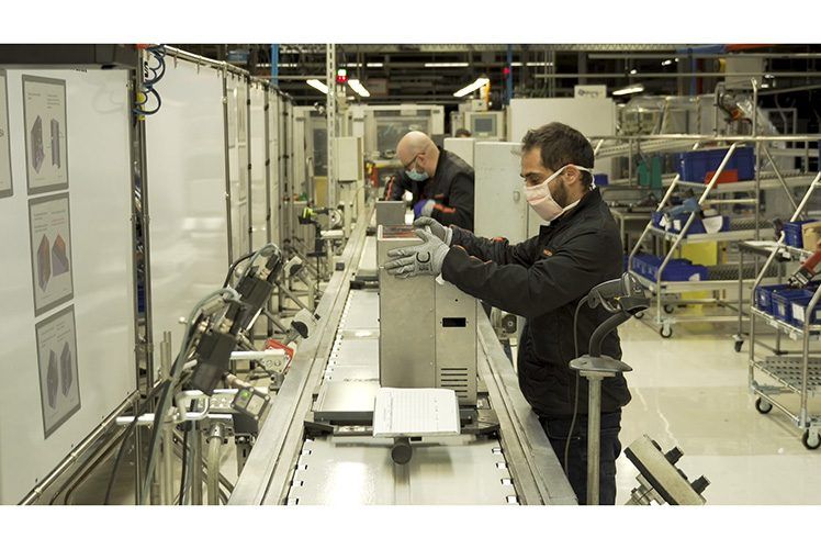 De fabricar coches a respiradores