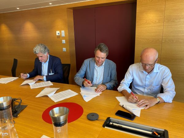 Firma del acuerdo entre Debiopharm y la biotech allega SunRock