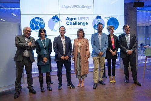 telefonica y menttoriza presentación de AgroUp!