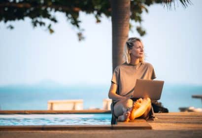Si te toca trabajar en verano, sigue estos consejos para mantenerte activo y productivo
