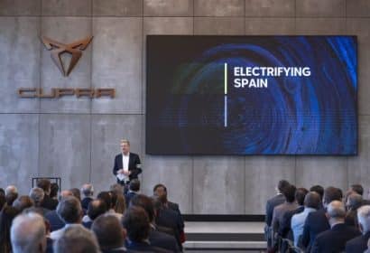 Wayne Griffiths presentando el proyecto SMALL BEV a los proveedores