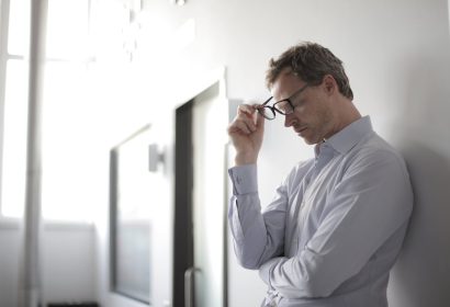¿Cómo evitar la ansiedad laboral? 13 consejos para combatirla