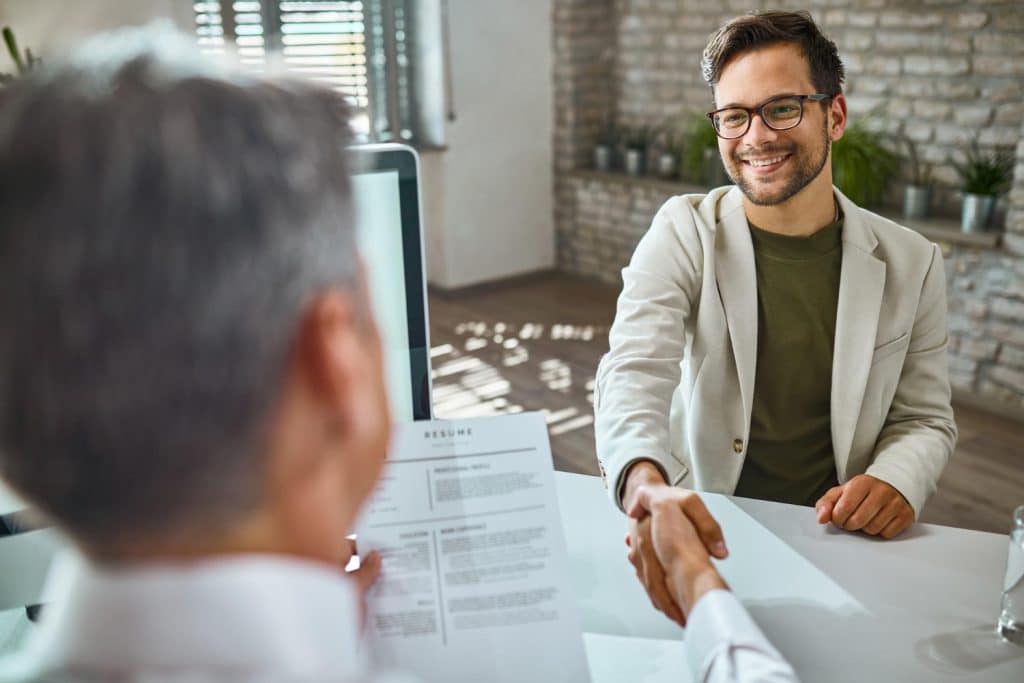 ¿Cómo saber si una oferta de trabajo es falsa? 7 indicadores que debes conocer