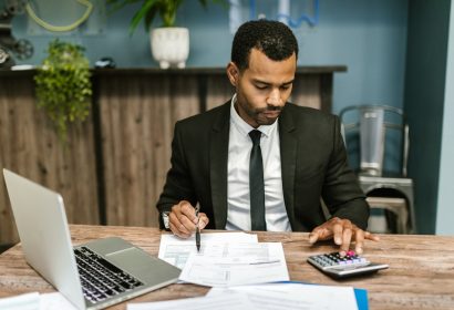 ¿Cómo se calcula el fondo de maniobra de una empresa? Ejemplos y recomendaciones